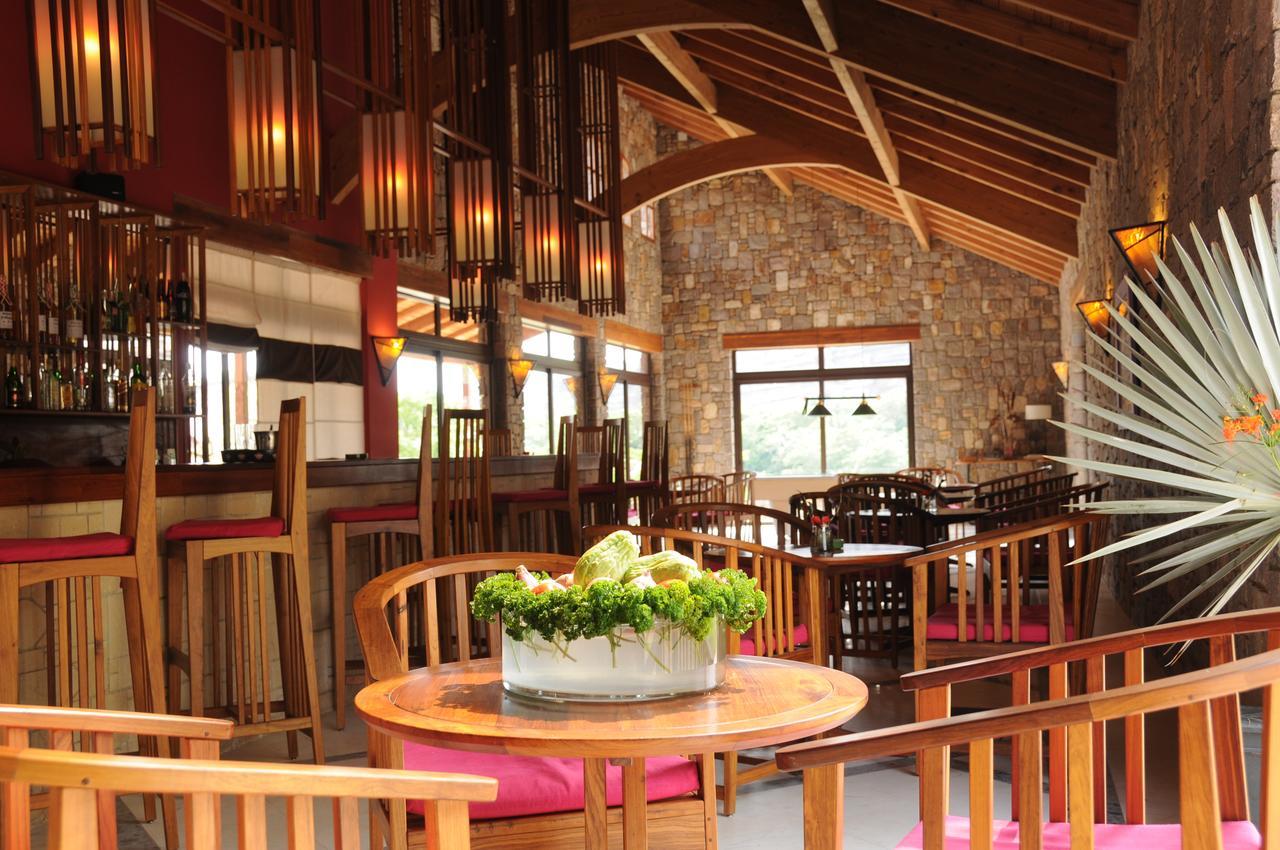 Le Jardin Du Roy Hotel Ranohira Exterior photo