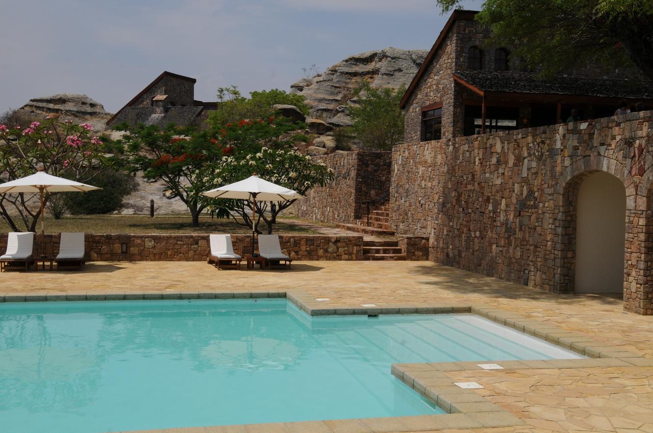 Le Jardin Du Roy Hotel Ranohira Exterior photo